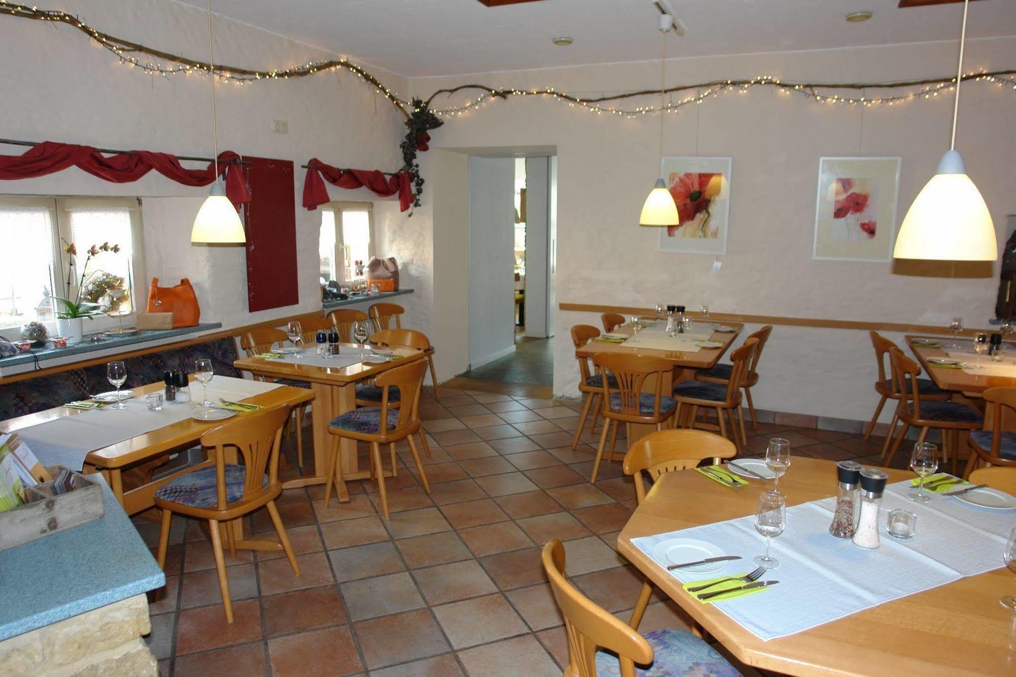 Johannishof Wein-Cafe & Gaestehaus Langsur 외부 사진