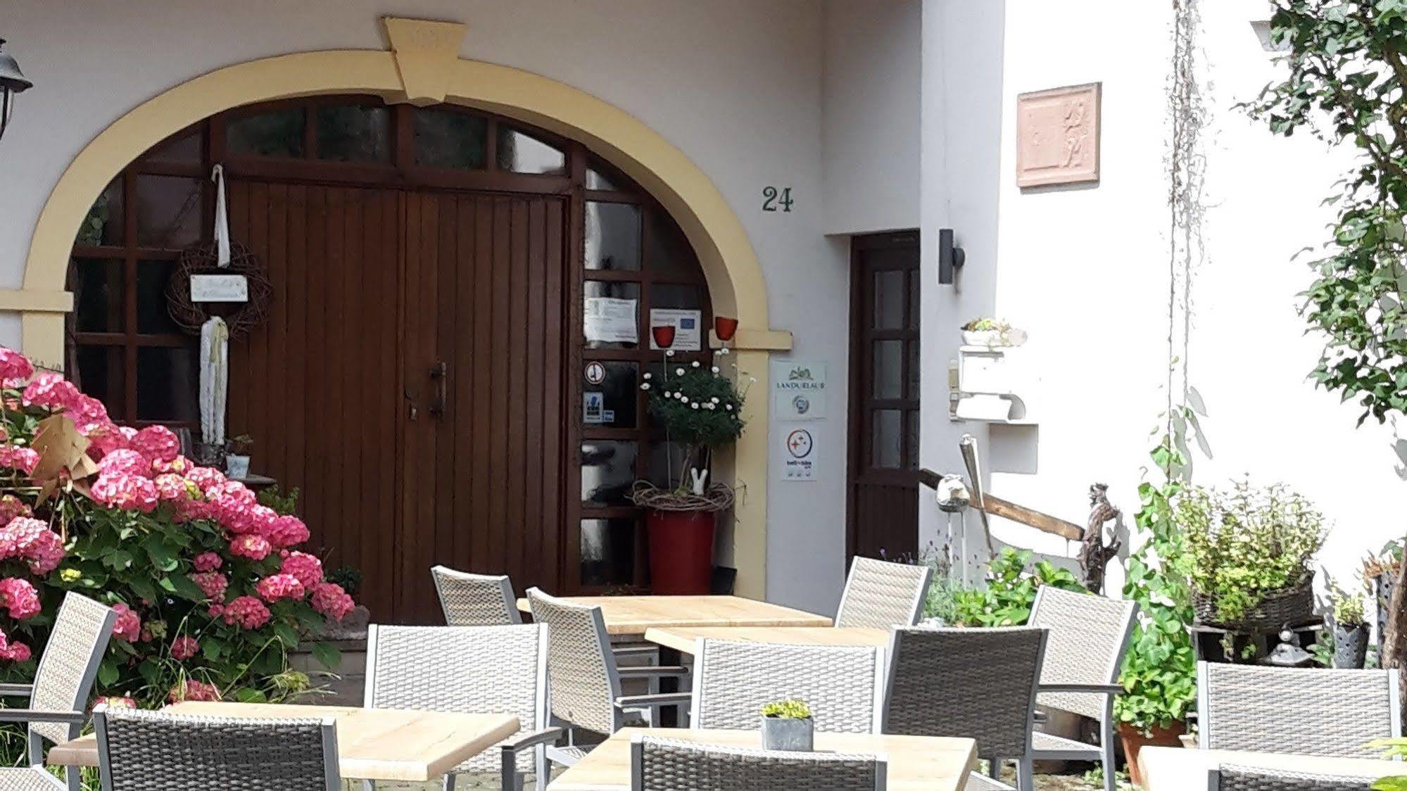 Johannishof Wein-Cafe & Gaestehaus Langsur 외부 사진